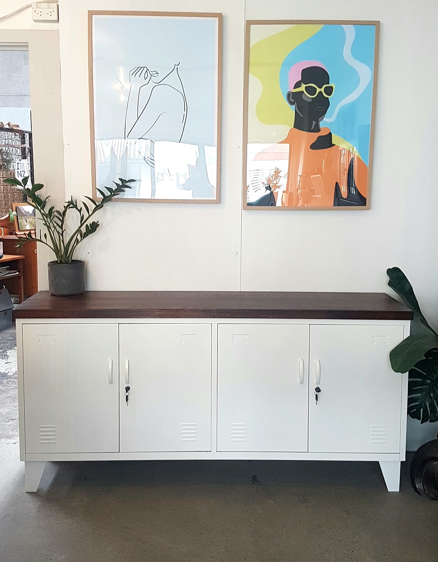 White Versatile Locker Dark Oak top