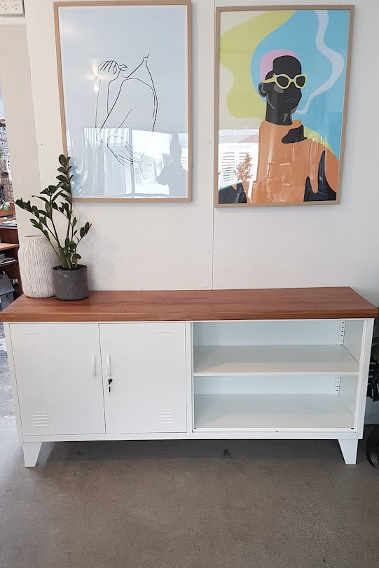 White Versatile Locker Rimu top