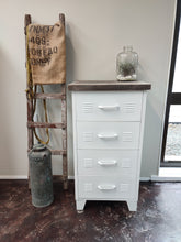 White Drawers Pallet top