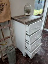 White Drawers Pallet top