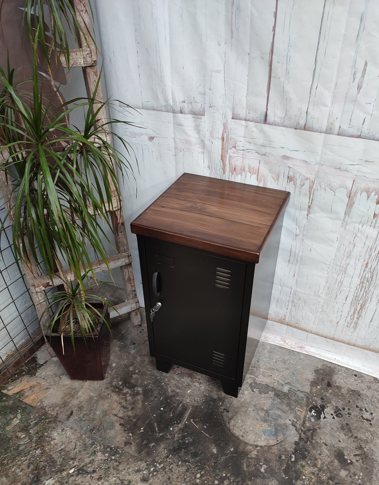 Right open Black Mini Locker-Dark Rimu top