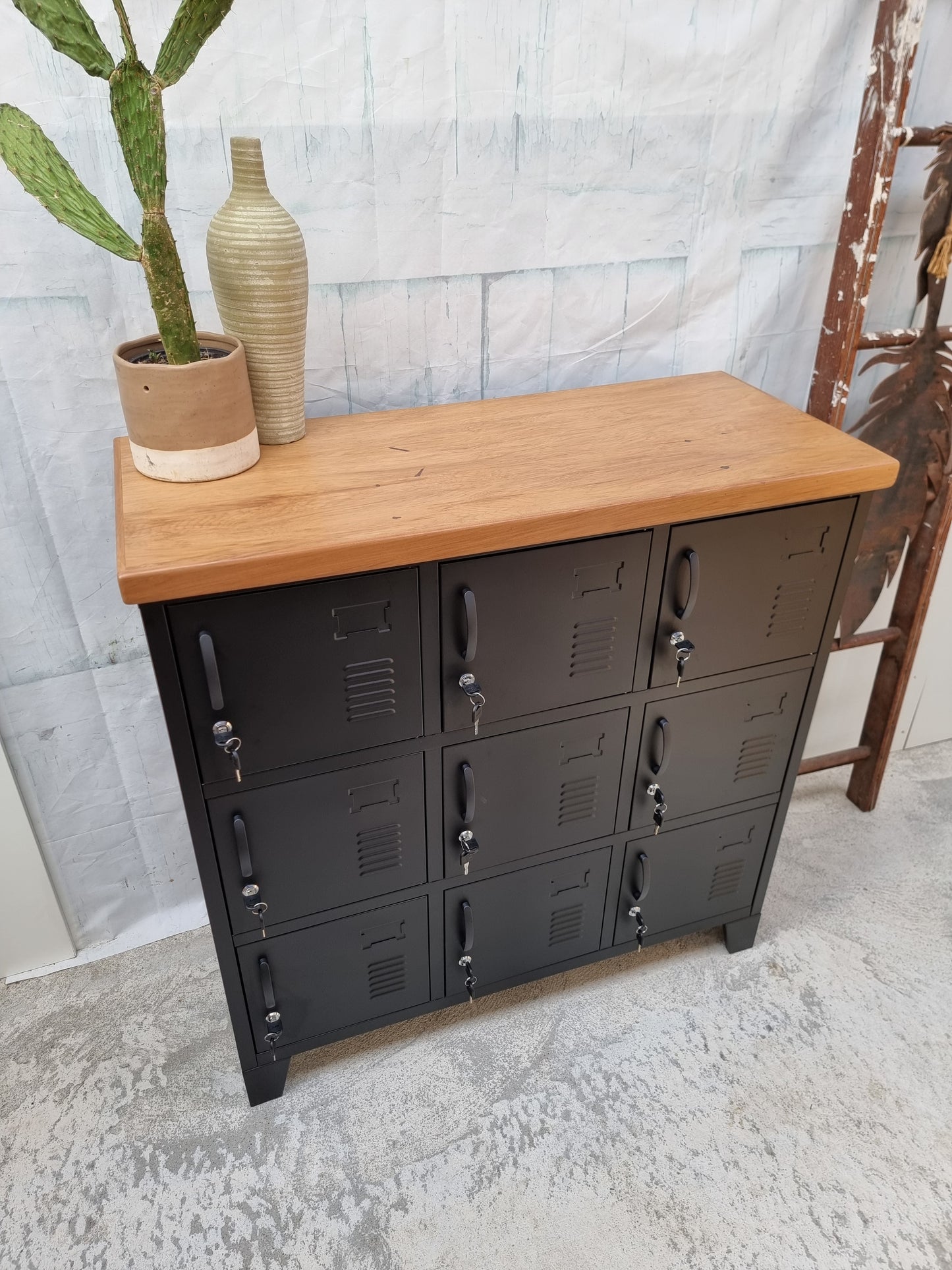 Black 9 Door Locker with Rimu top