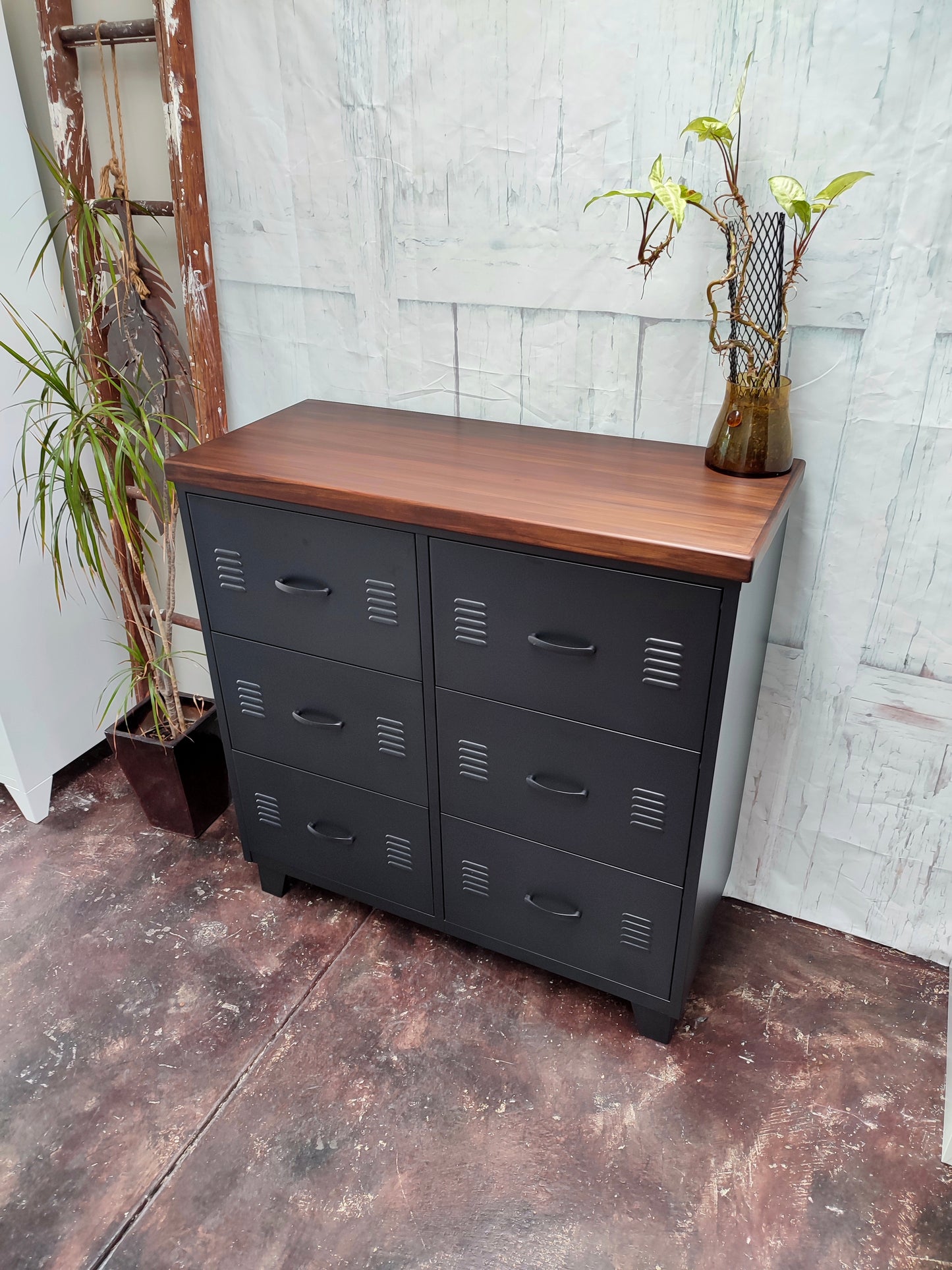 Black 6 Drawer - Dark Rimu top