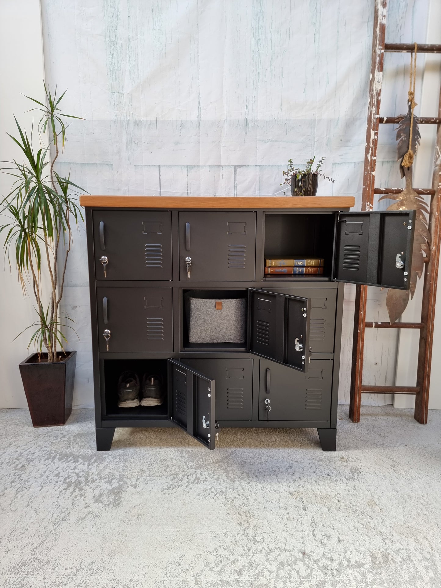 Black 9 Door Locker with Rimu top