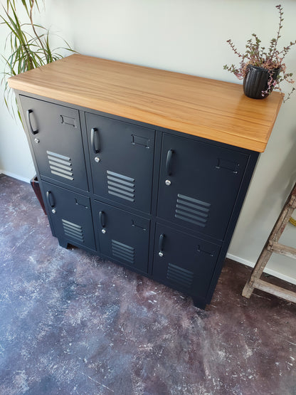 Black 6 Door Locker Rimu top