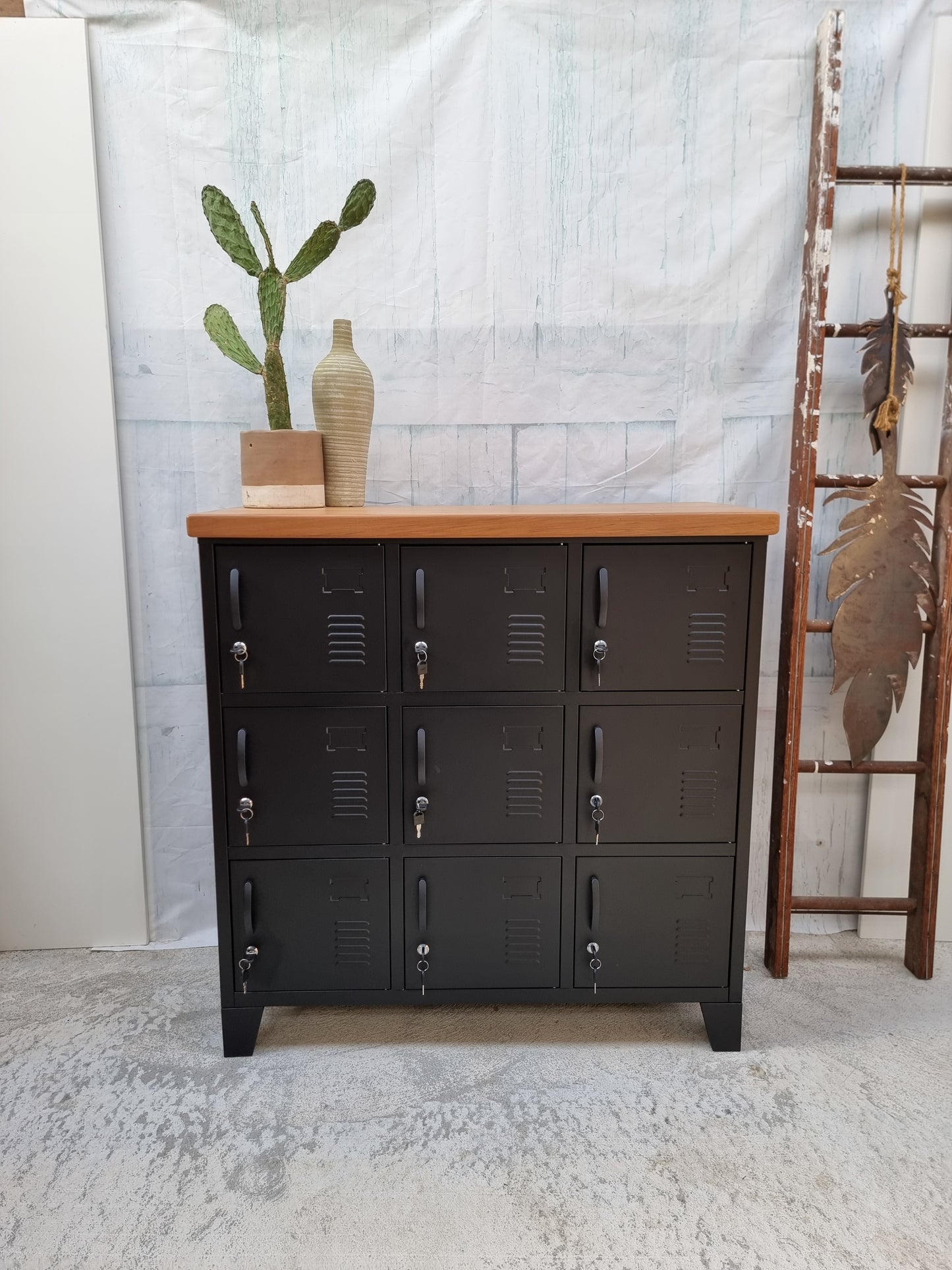 Black 9 Door Locker with Rimu top