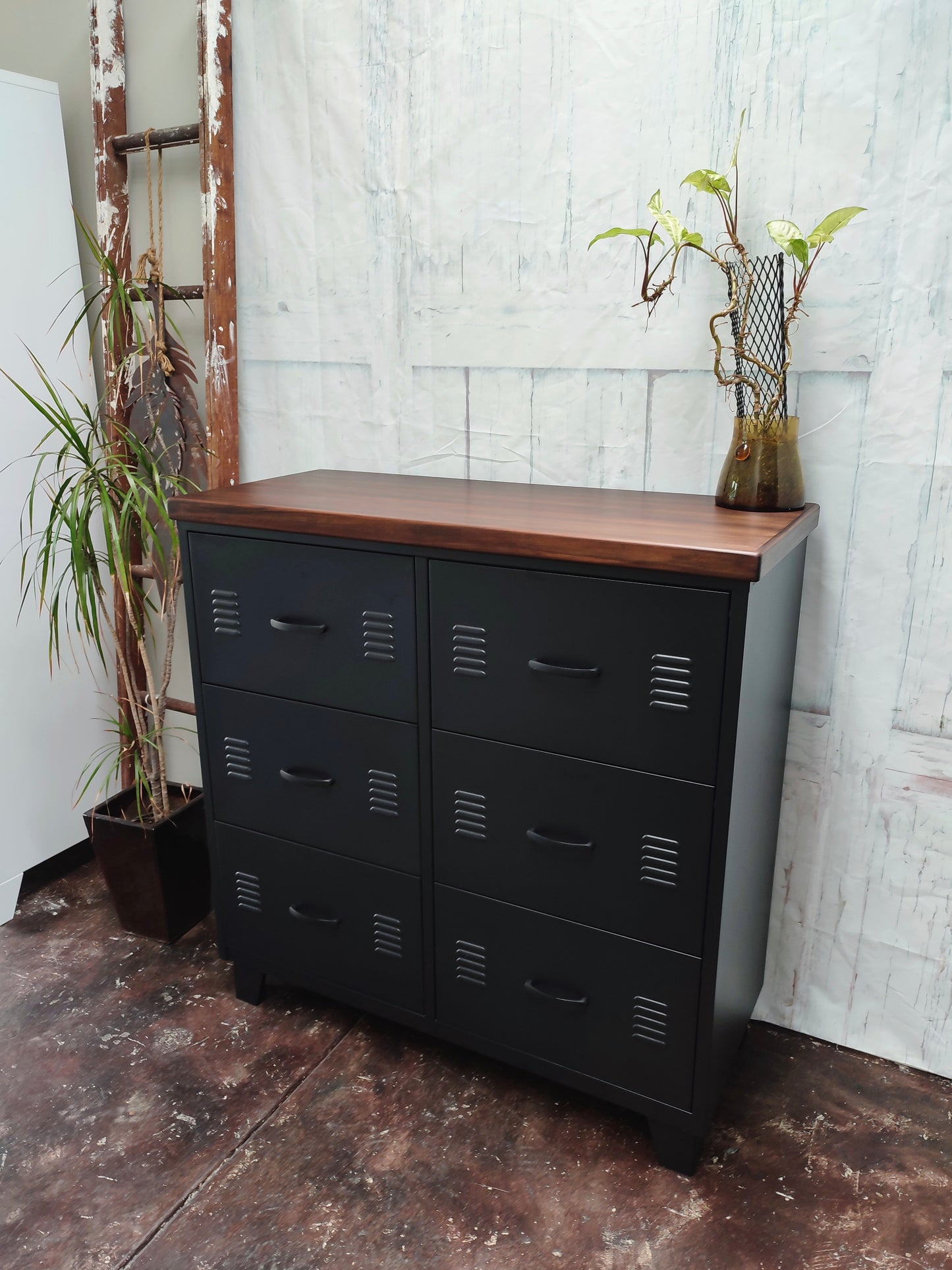 Black 6 Drawer - Dark Rimu top