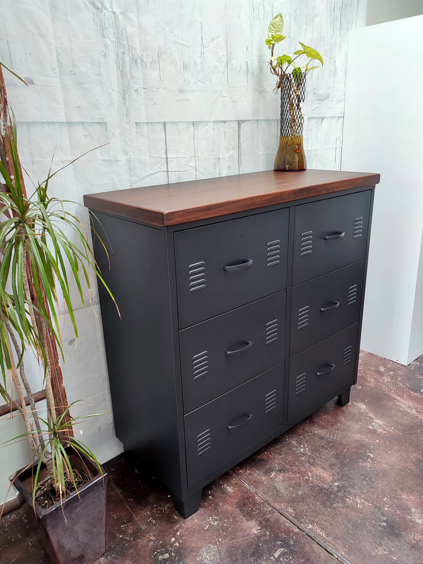Black 6 Drawer - Dark Rimu top