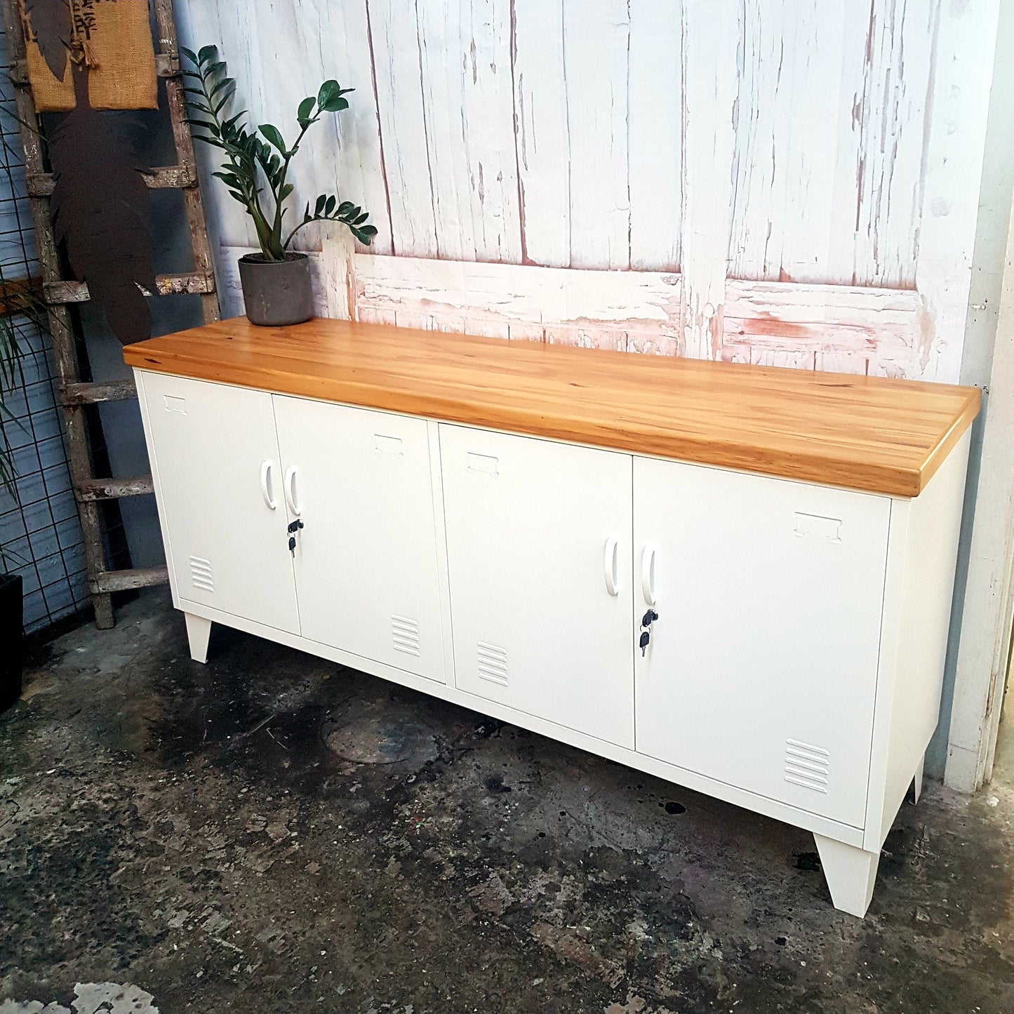 White Versatile Locker Rimu top